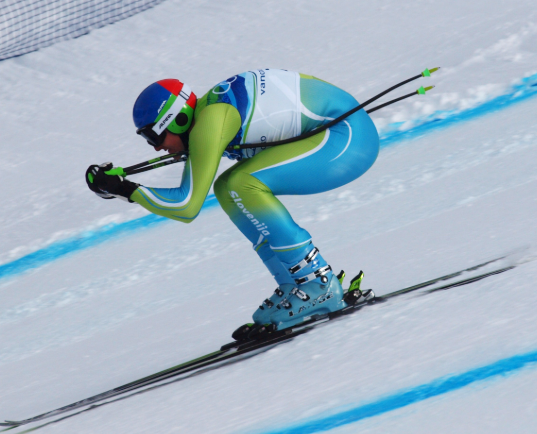 petualangan-alpine-skiing-hadirkan-lintasan-menantang