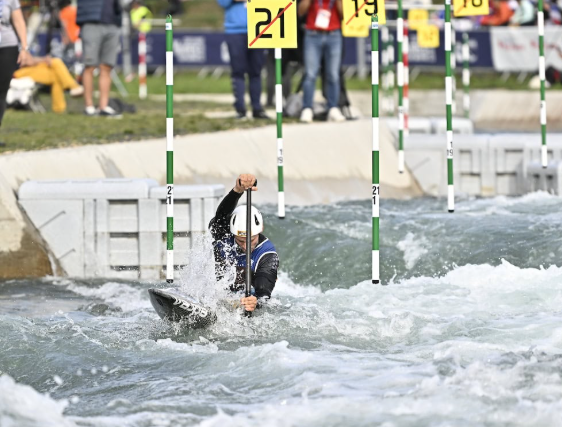 strategi-melewati-gate-sulit-saat-lomba-canoe-slalom